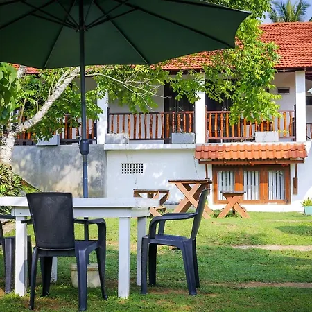 Emma'S Sea View Apartment Dickwella Exterior photo