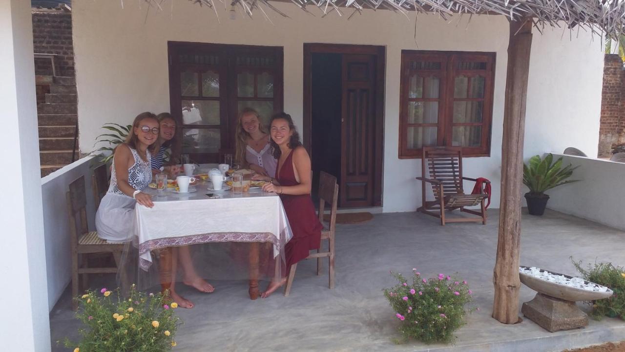 Проживання в сім'ї Emma's Sea View